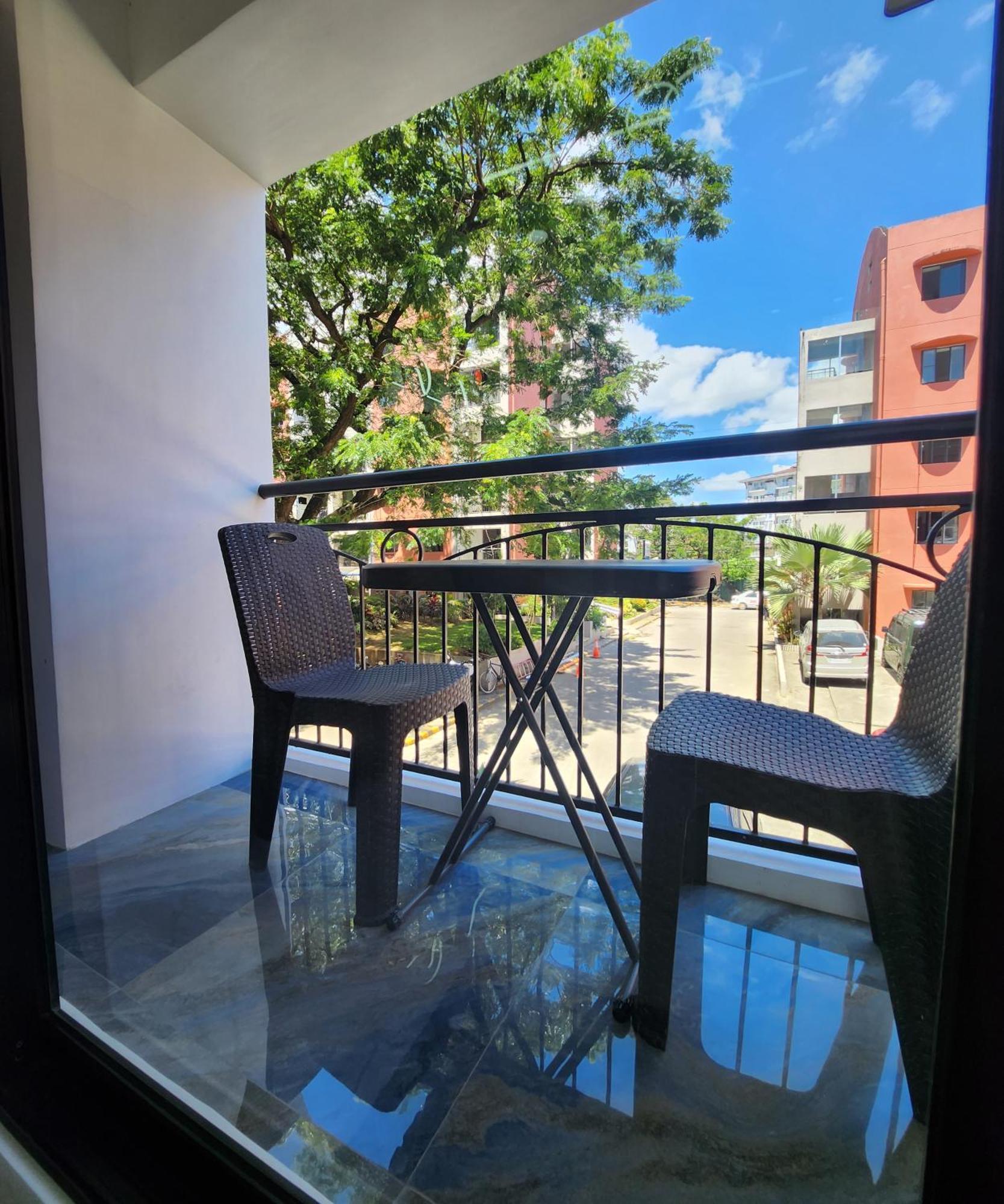 Condo Azur Suites B207 Near Airport, Netflix, Stylish, Cozy With Swimming Pool Lapu-Lapu City Eksteriør billede